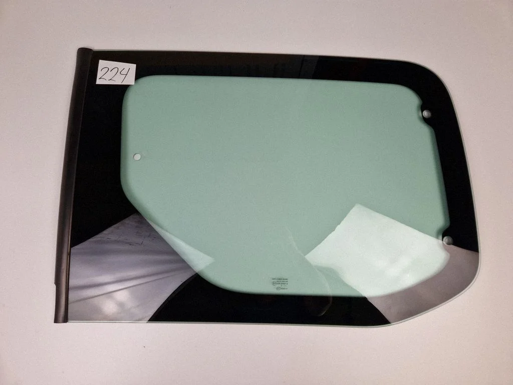 Rear side window 43R000016