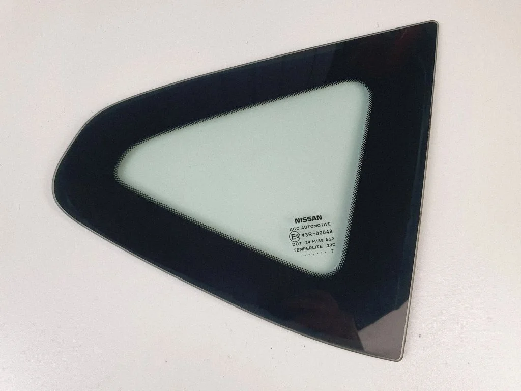 Rear side window 43R00048