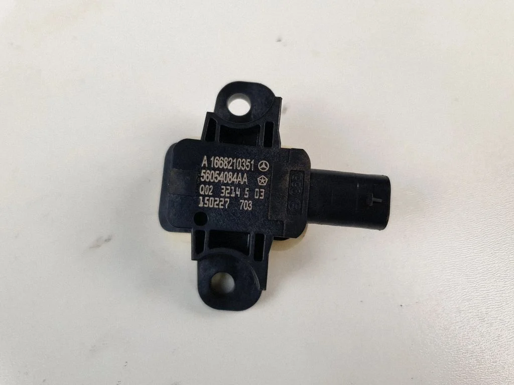 Drošības spilvenu trieciena sensors A1668210351