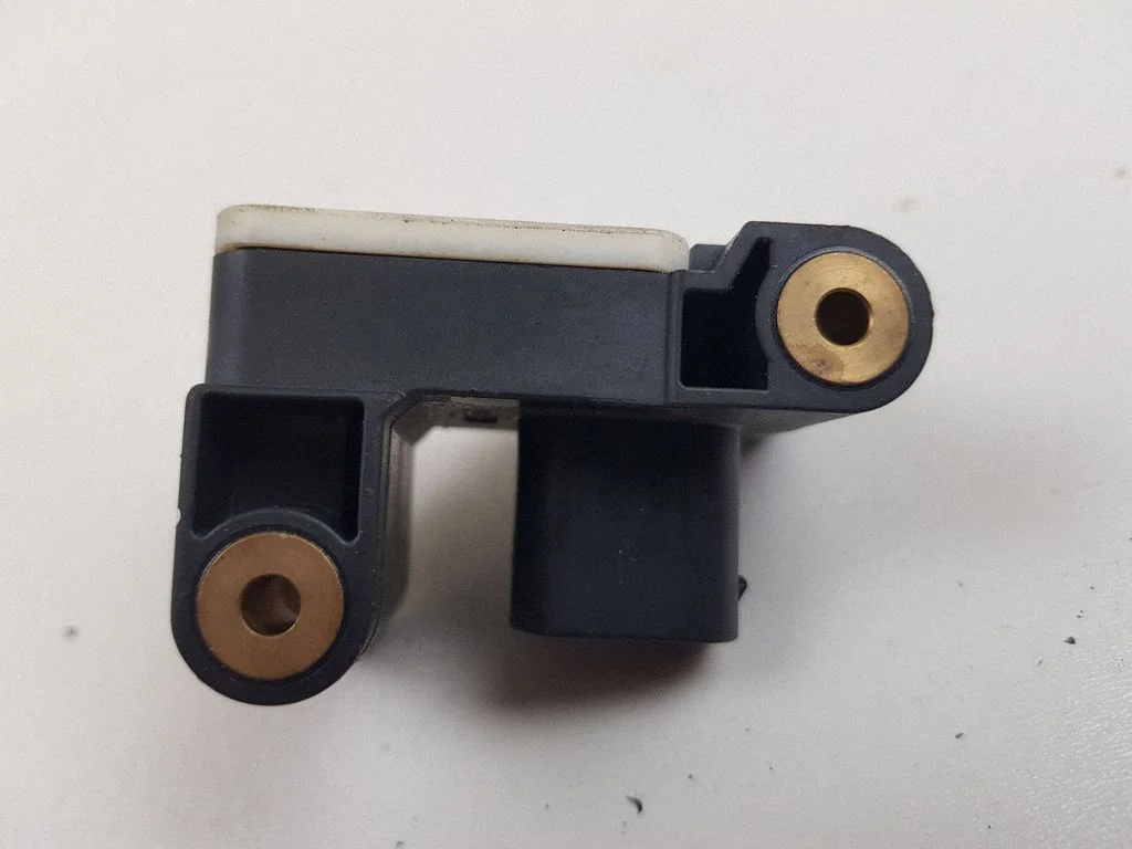 Airbag deployment crash/impact sensor 6911003