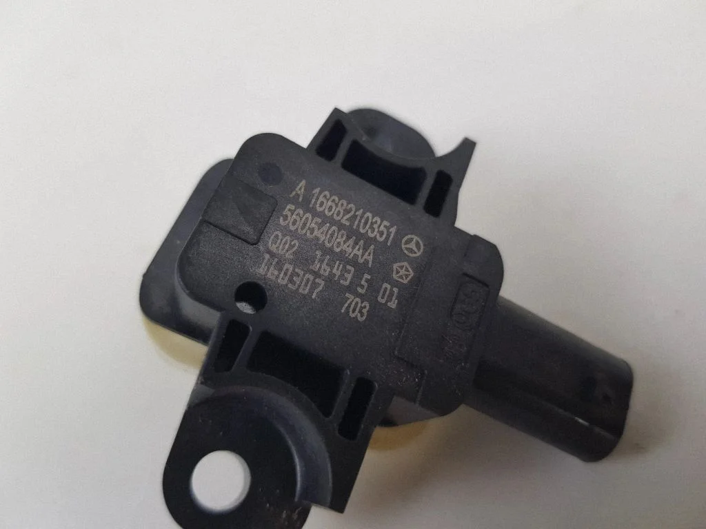 Airbag deployment crash/impact sensor – Mercedes-Benz B-Class W246 W242 (2011-2017)