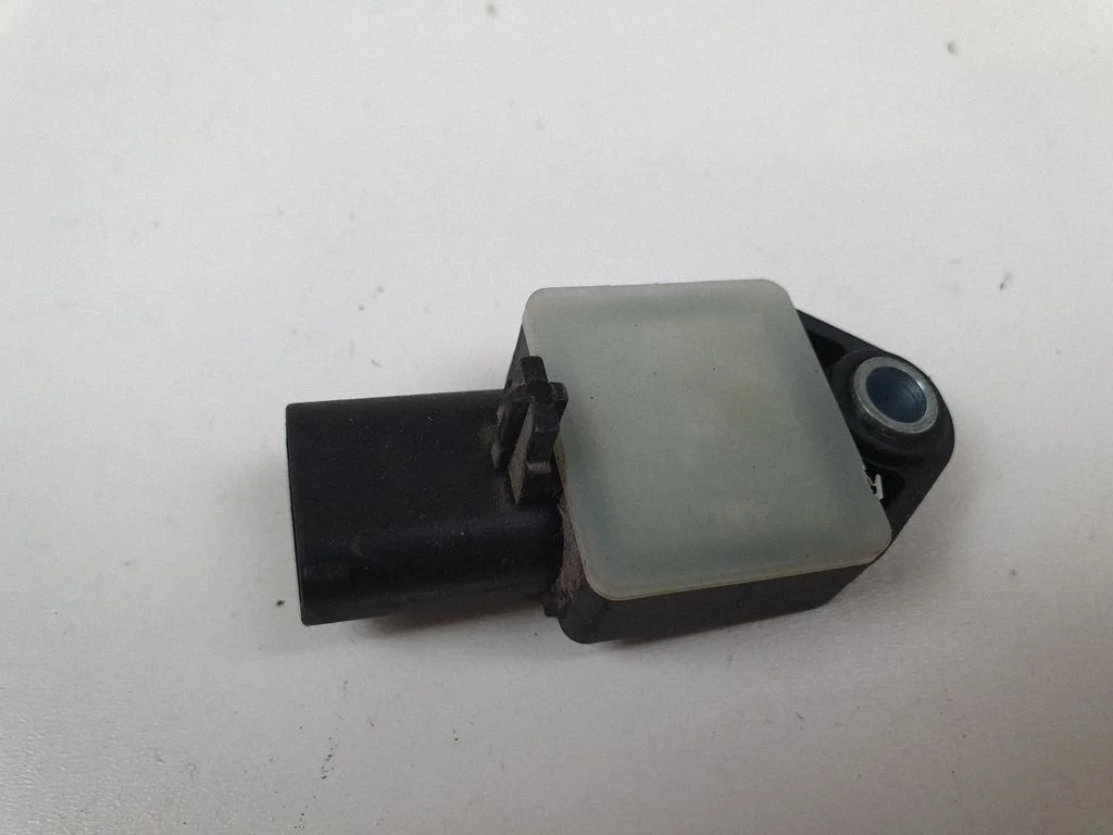 Airbag deployment crash/impact sensor A1698202228 – Mercedes-Benz B-Class W245 (2005-2011)