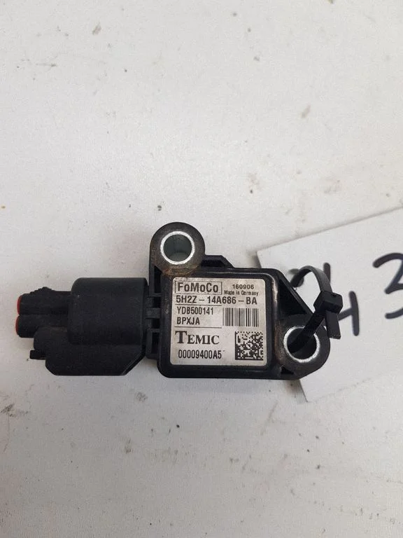 Airbag deployment crash/impact sensor – Land Rover Discovery 3 - LR3 (2005-2009)