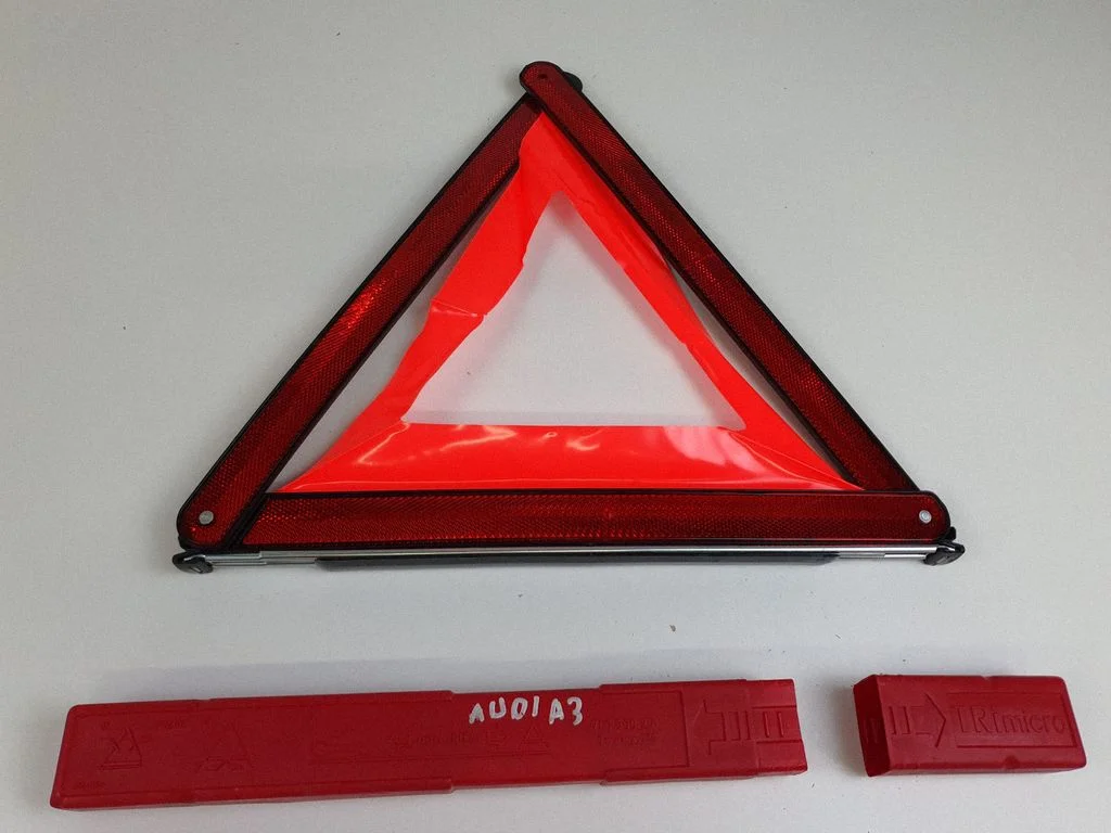 Emergency warning sign – Audi A3 S3 8P (2003-2012)