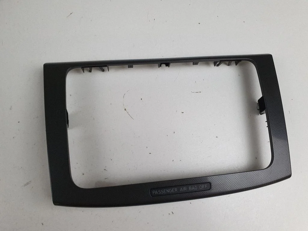 Raadio/navigatsiooni viimistlus – Volkswagen Passat B6 (2005-2010)