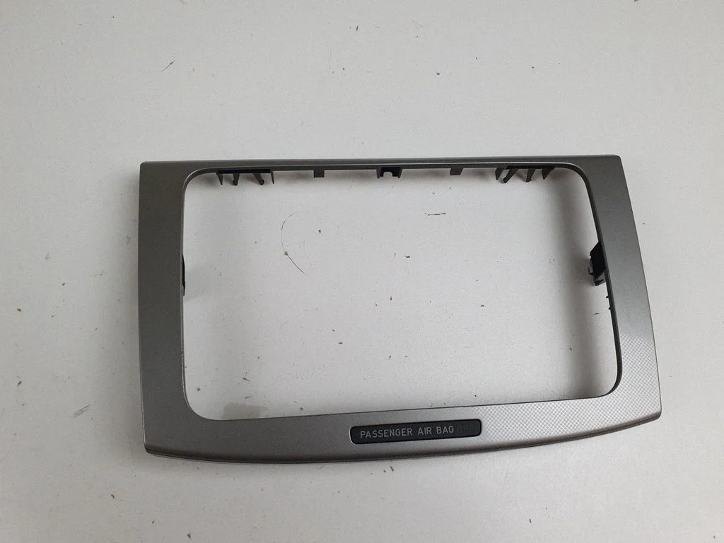 Raadio/navigatsiooni viimistlus – Volkswagen Passat B6 (2005-2010)