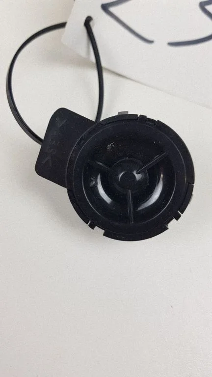 Augstfrekvences skaļrunis (-ņi) priekšējās durvīs GS1D66960