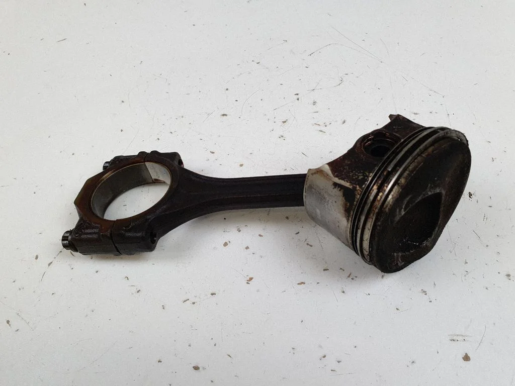 Piston with connecting rod