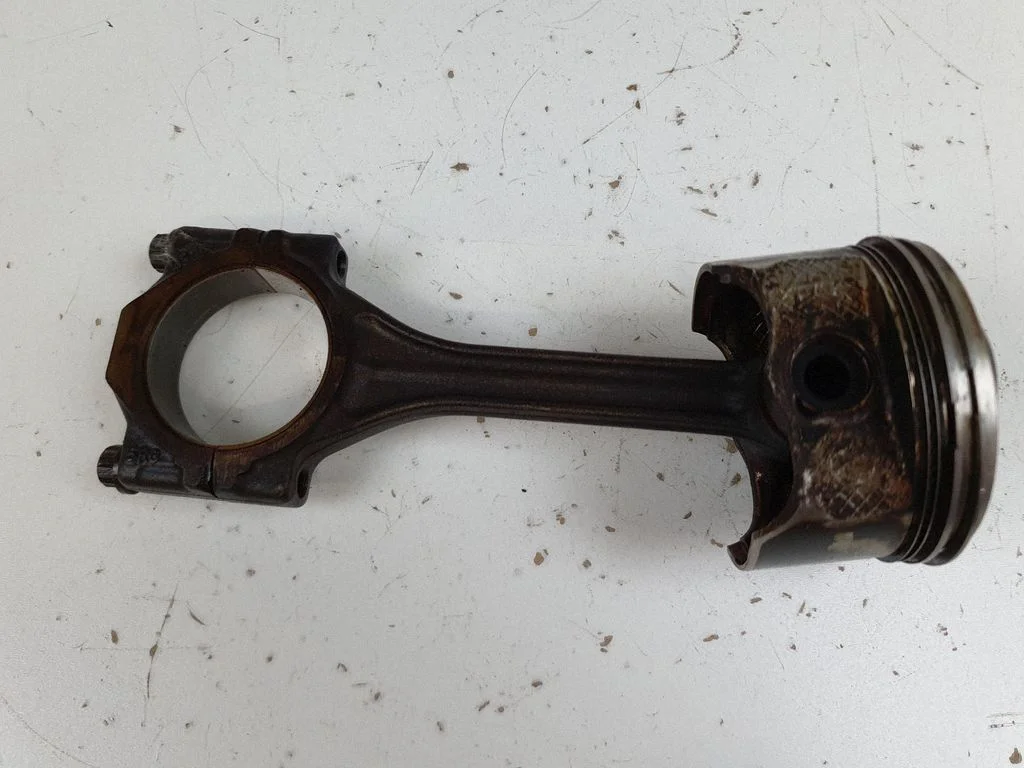 Piston with connecting rod