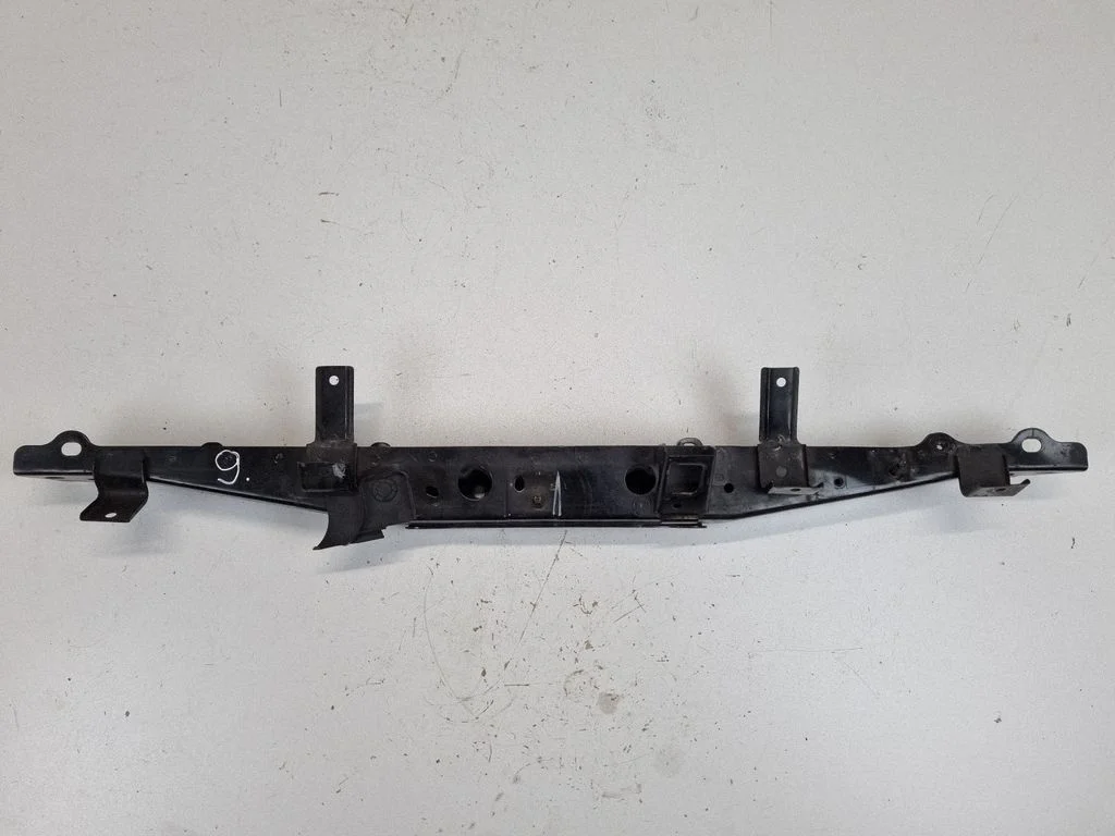 Radiaatori tugipaneeli ülaosa 625046246R – Renault Kadjar (2015-)