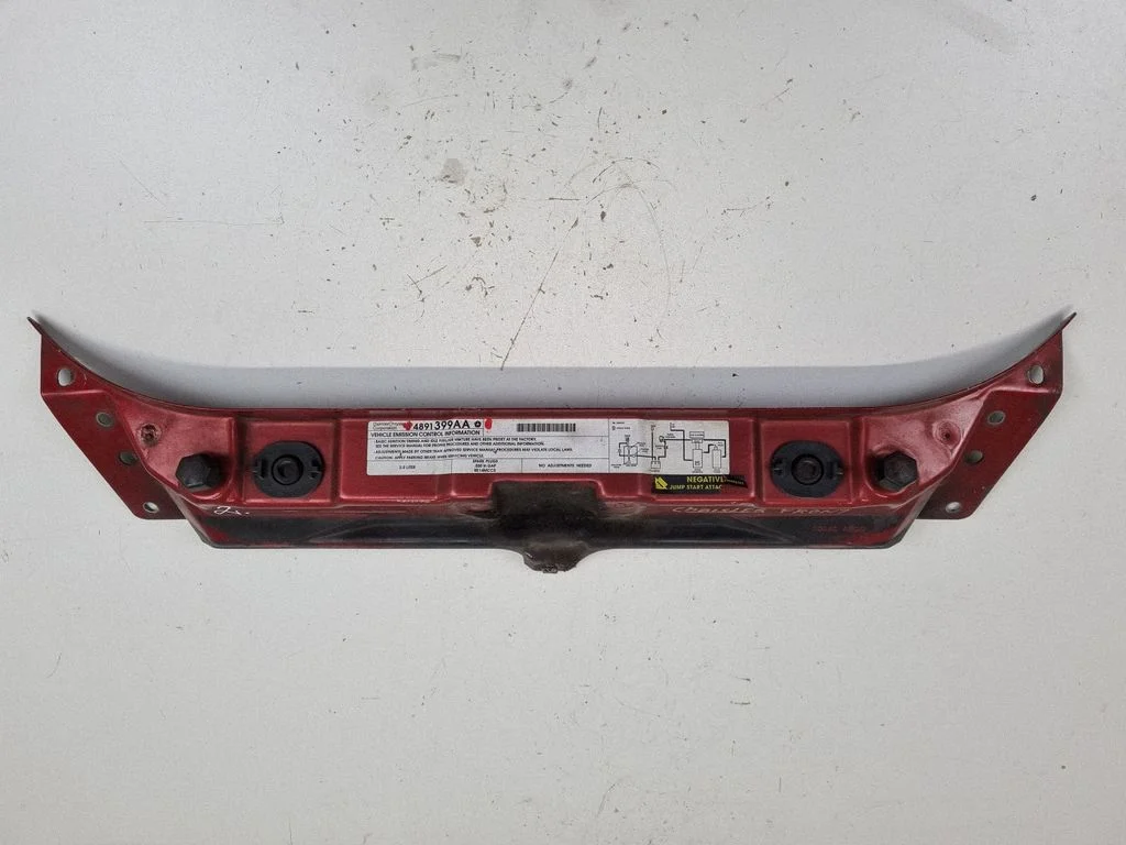 Radiatoru paneļa augšējā daļa 4891399AA