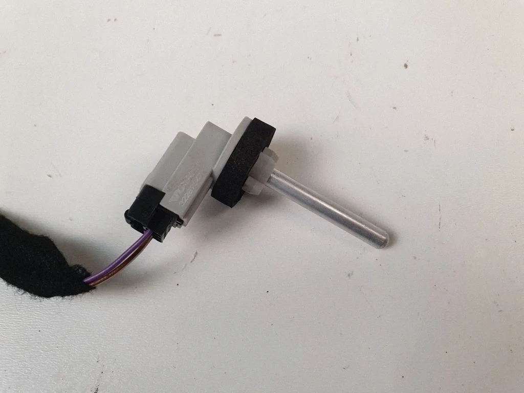 Interior temperature sensor 32289547