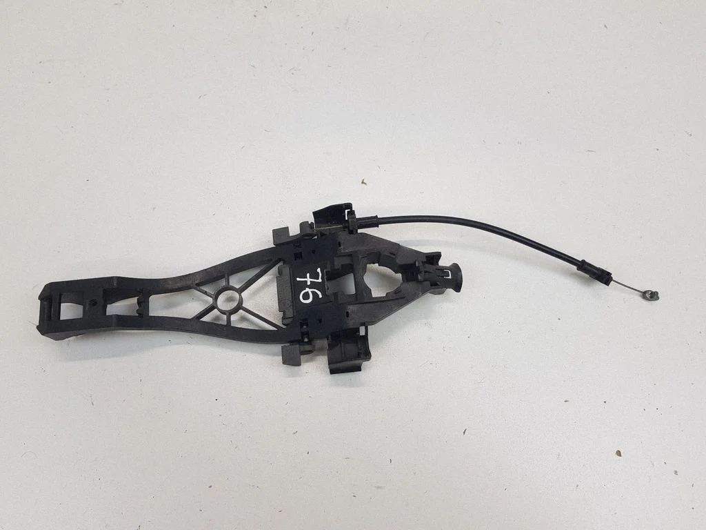 Rear door exterior handle/bracket – Volvo V50 (2004-2007)
