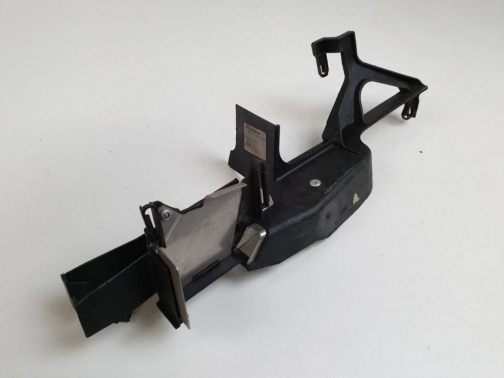 Front door exterior handle/bracket 6M21U219A64BN