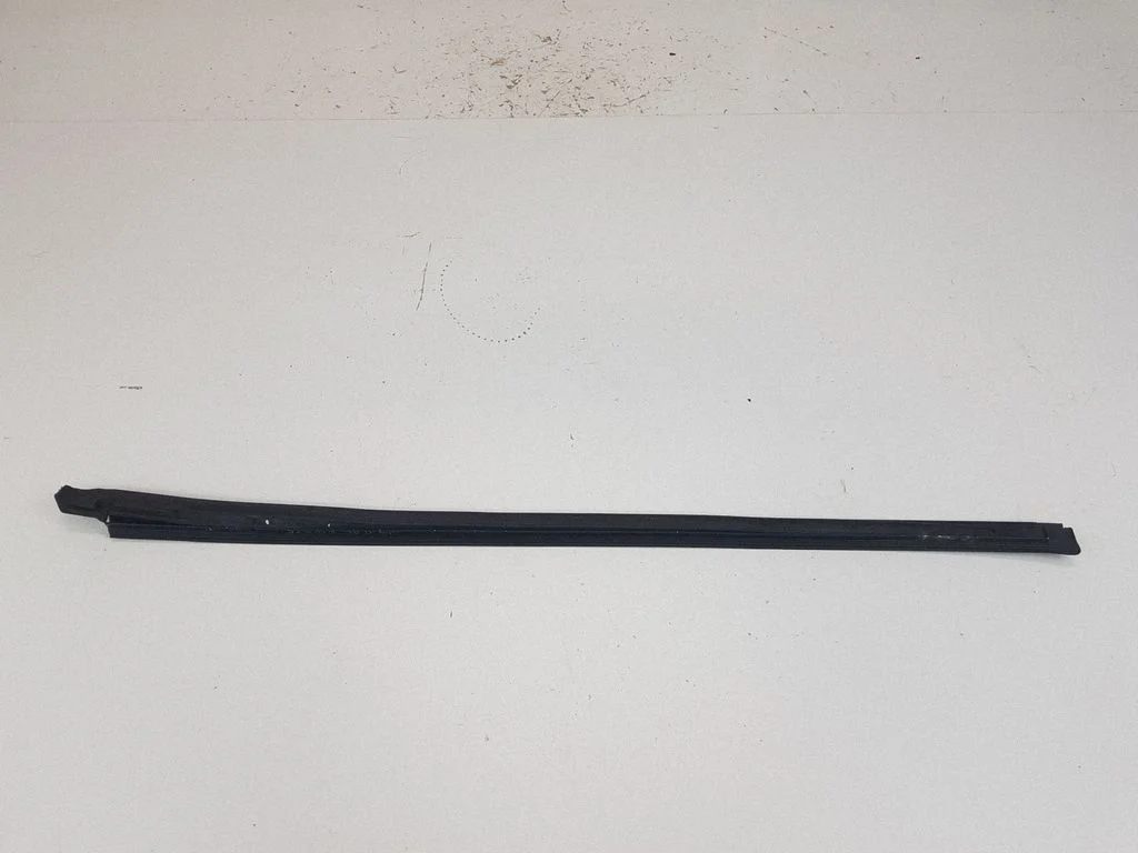 Windshield trim A2036983098 – Mercedes-Benz C-Class W203 (2000-2007)