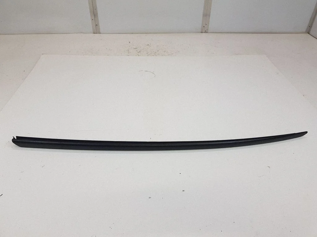 Esiklaasi liist 8T0854327A – Audi A5 Sportback 8TA (2009-2016)
