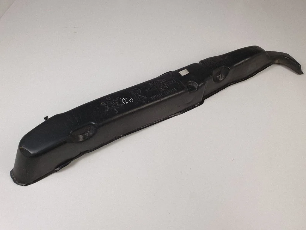 Fender end trim 6M21U16E560