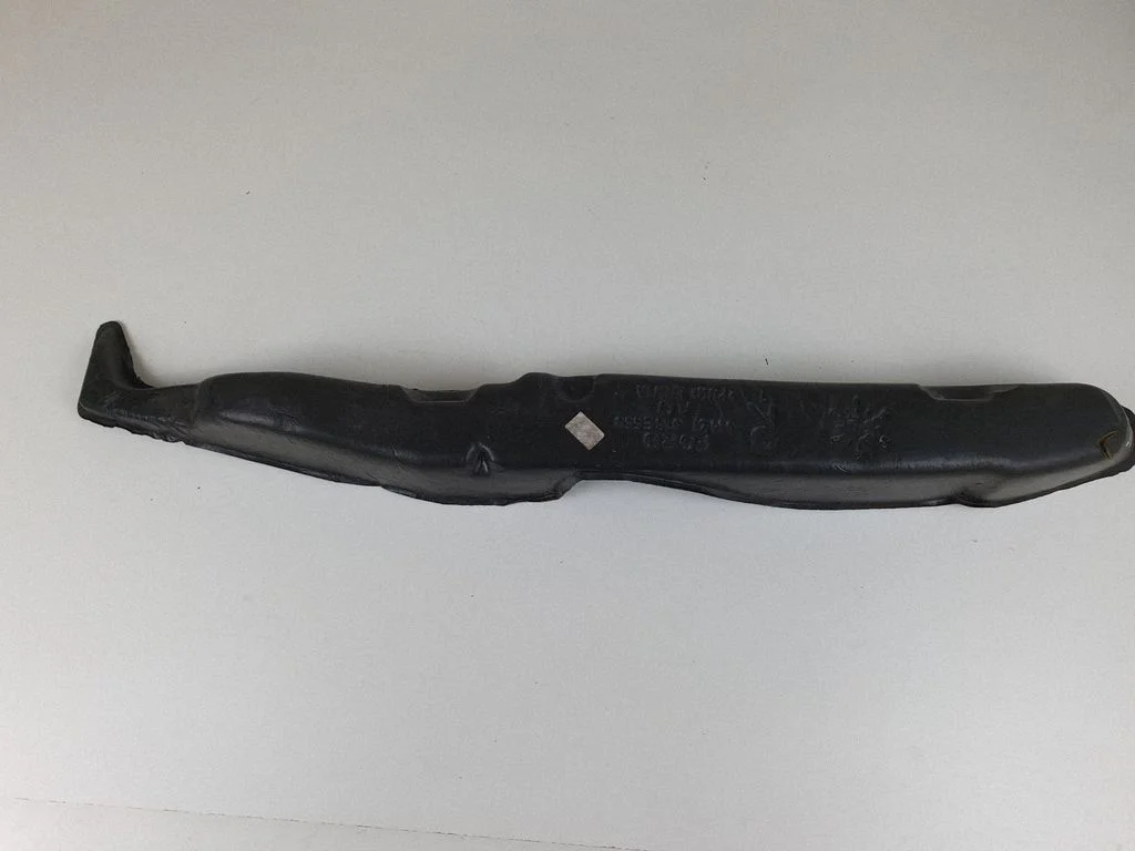 Fender end trim 6M21U16E560