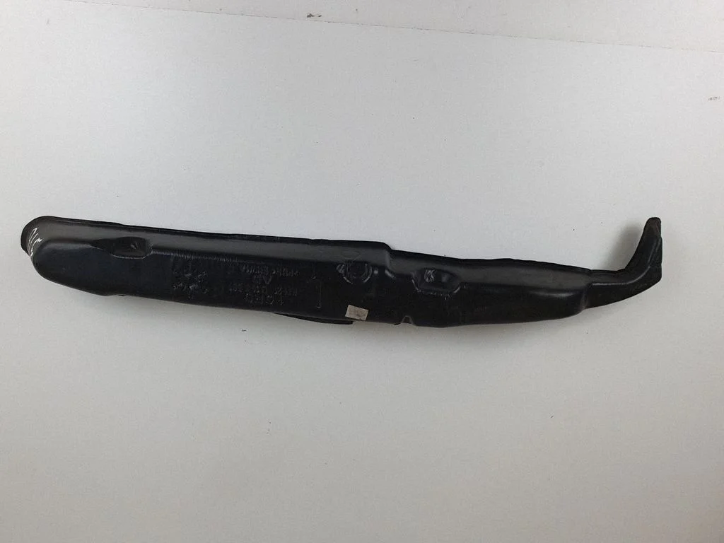 Fender end trim 6M21U16E561
