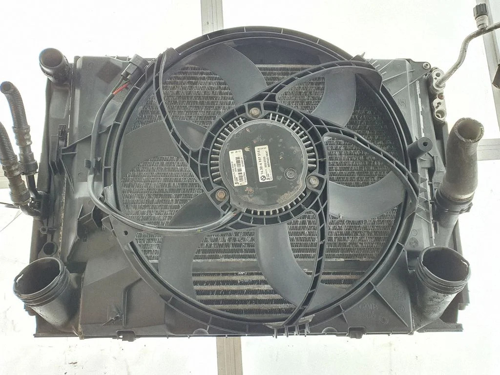 Radiatoru komplekts – BMW 3. sērija E90 E91 (2005-2012)
