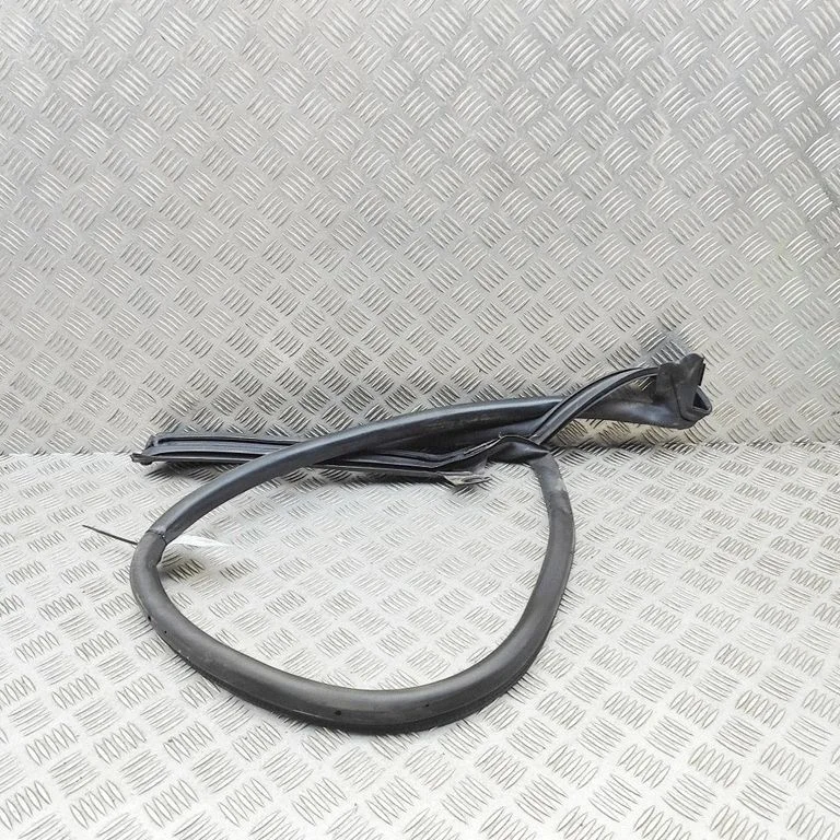 Rubber seal rear door 95C833722BY