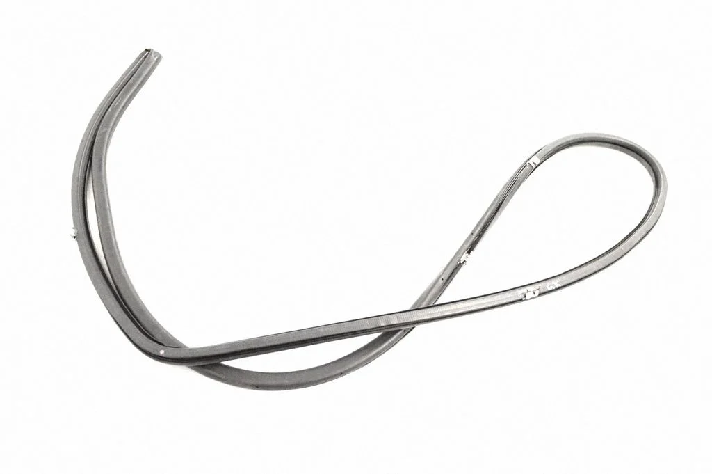 Rubber seal rear door – left
