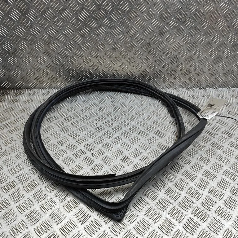 Priekšējā blīvgumija (uz durvīm) 821202W000