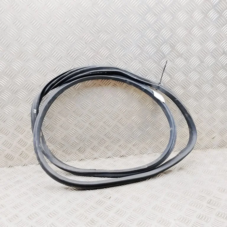 Priekšējā blīvgumija (uz durvīm) 7483097