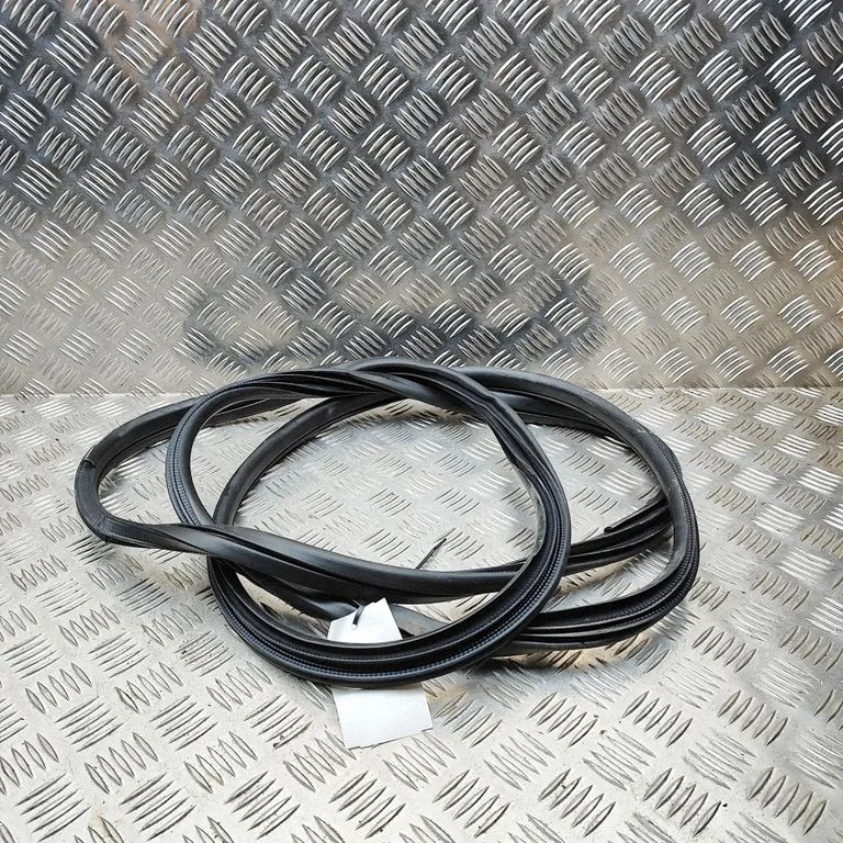 Esiukse tihend (ukse pool) 808305MP0A – Nissan Ariya (2021-)