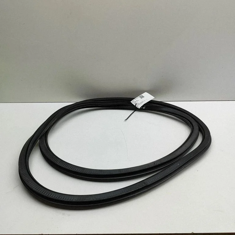 Priekšējā blīvgumija (uz durvīm) 8U08313721