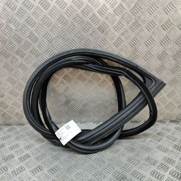 Blīvgumija (uz priekšējām durvīm) 7279741