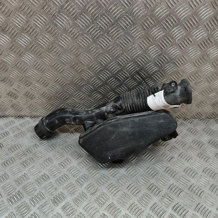 Intake resonator – Toyota Prius+ (ZVW40) (2011-2018)