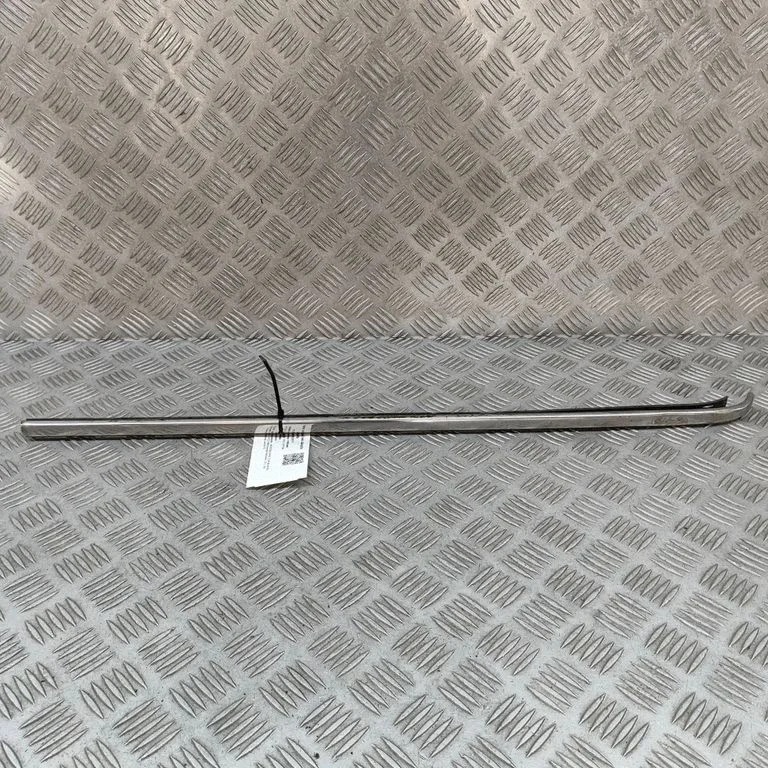 Tailgate trim 1086902180