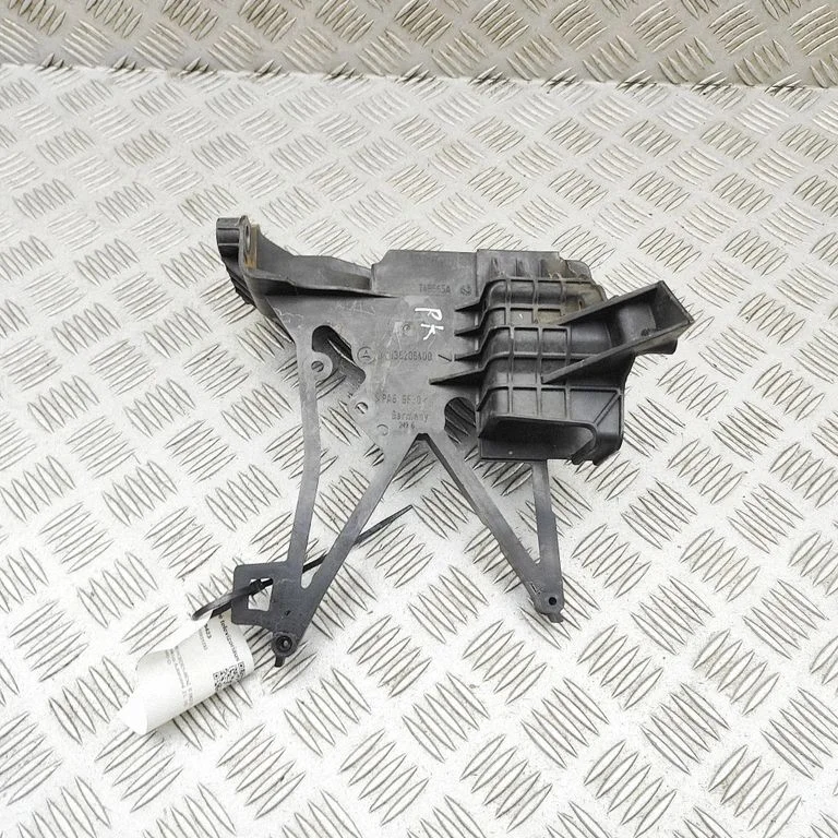 Radiatoru paneļa augšējā daļa A2136206400
