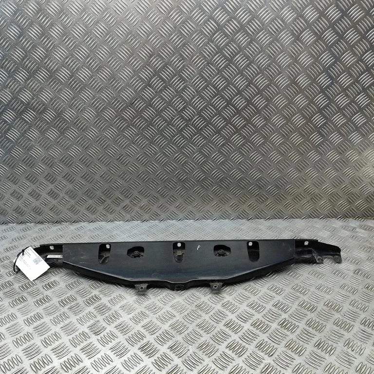 Radiatoru paneļa augšējā daļa – BMW 6. sērija F06 Gran coupe (2012-2018)