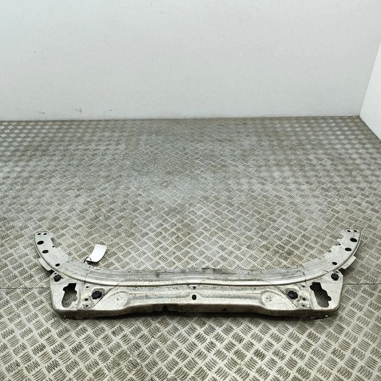Radiatoru paneļa augšējā daļa A2056203301