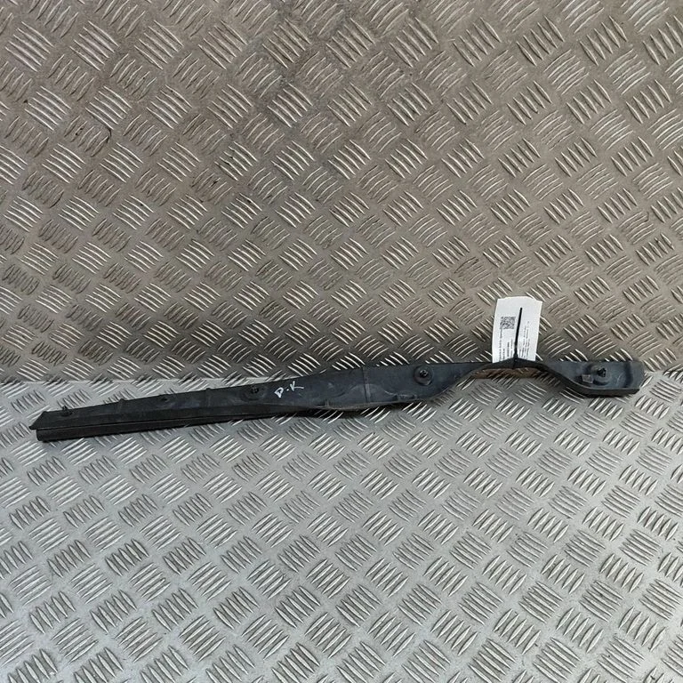 Fender trim (molding) N24356916