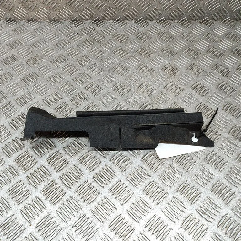Fender trim (molding) – Toyota Avensis T270 (2015-2018)