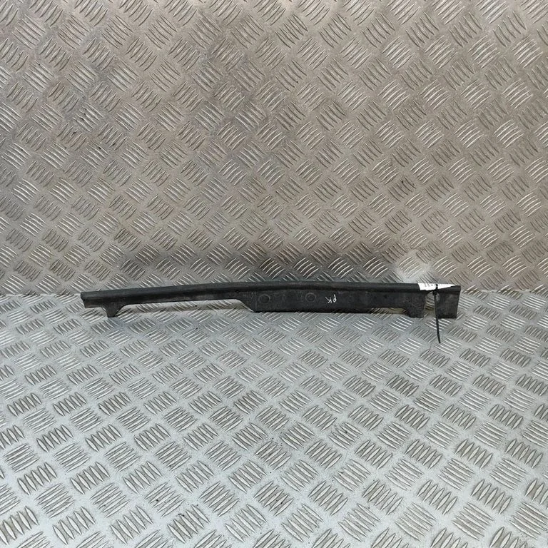 Spārna apdare (moldings) 8W6820581E
