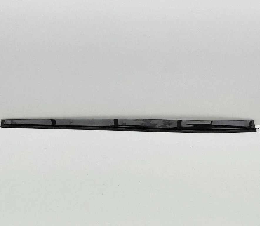 Roof trim bar molding cover L8B2517C79EA