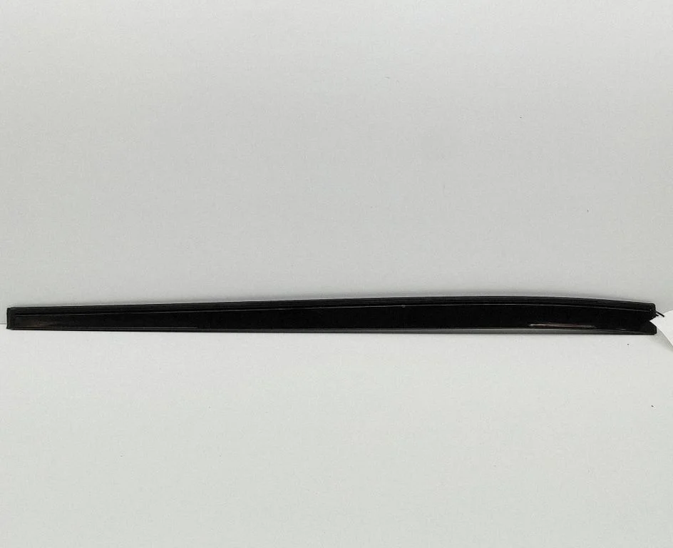 Roof trim bar molding cover L8B2517C78EA