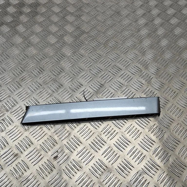 Katuse liist „molding" – Jaguar XJ X351 (2009-2019)