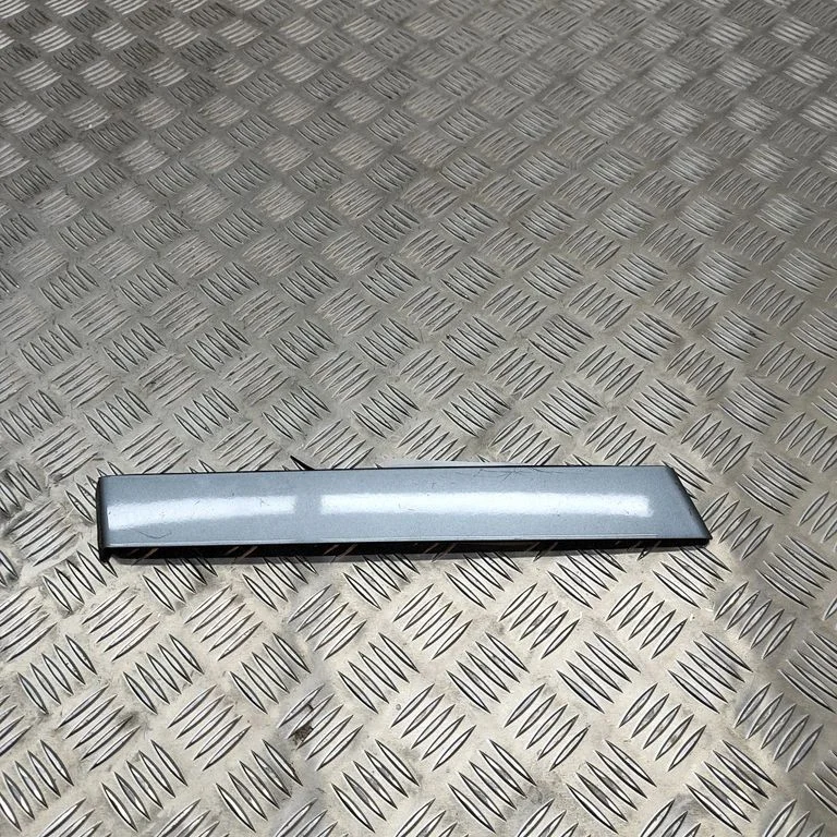 Katuse liist „molding" – Jaguar XJ X351 (2009-2019)