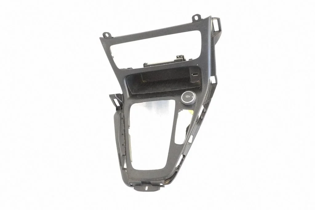 Cita centrālās konsoles (tuneļa) detaļa F1EBA044C82B