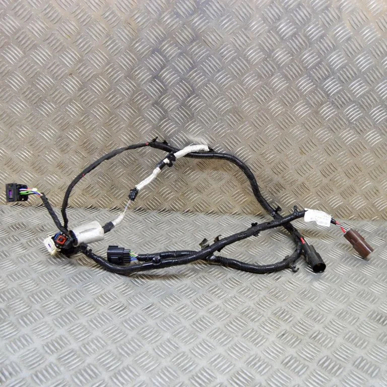 Citi vadi/instalācija M8A214F427DB