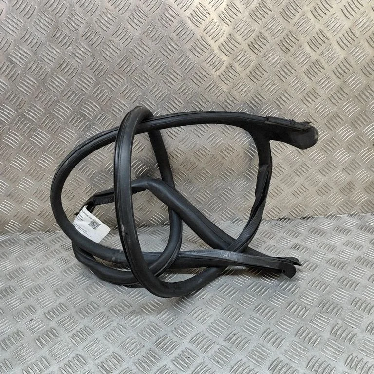 Rubber seal front door (on door) – Audi A5 (2016-2024)