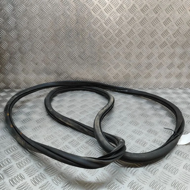 Esiukse tihend (ukse pool) – Skoda Enyaq iV (2020-)
