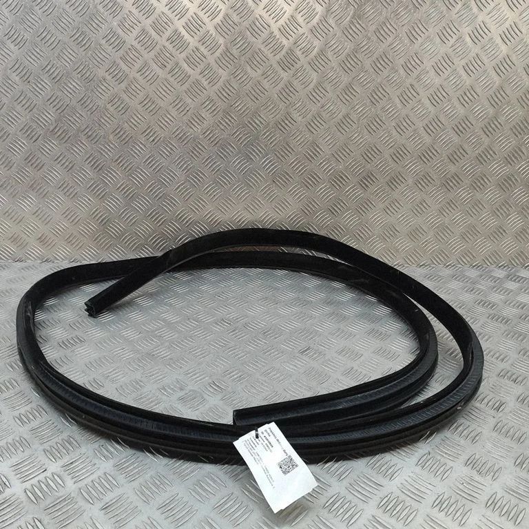 Uszczelka drzwi przednich (na drzwiach) J8A220708A