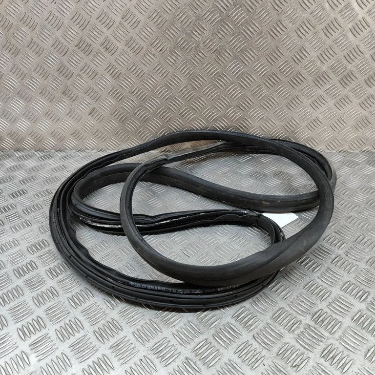 Priekšējā blīvgumija (uz durvīm) JK21V20708AE