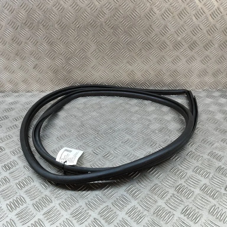 Priekšējā blīvgumija (uz durvīm) 62311K2010